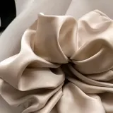 Poshyou Scrunchie Maxi резинка для волос тканевая оттенок sand, 1 шт — фото 3