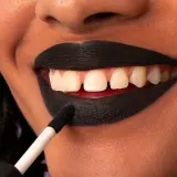 Губная помада в стике 3INA The Longwear Lipstick, оттенок Nr. 900 - чёрный — фото 3