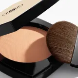Пудра Chanel LES BEIGES HEALTHY GLOW SHEER POWDER LEKKI, NIEDOSTRZEGALNY PUDER POZWALAJACY STOPNIOWAC EFEKT, оттенок B20 — фото 2
