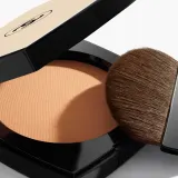 Пудра Chanel LES BEIGES HEALTHY GLOW SHEER POWDER LEKKI, NIEDOSTRZEGALNY PUDER POZWALAJACY STOPNIOWAC EFEKT, оттенок B30 — фото 3