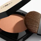Пудра Chanel LES BEIGES HEALTHY GLOW SHEER POWDER LEKKI, NIEDOSTRZEGALNY PUDER POZWALAJACY STOPNIOWAC EFEKT, оттенок B60 — фото 2