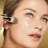 Тональный крем Estée Lauder Re-Nutriv Ultra Radiance Liquid Makeup SPF 20 — фото 2