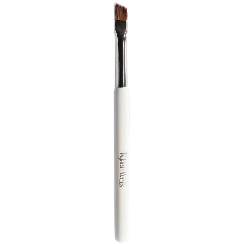 Кисть для теней Kjaer Weis Angle Brush, 1 шт