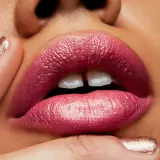 MAC Губная помада в стике с мерцающим финишем, 3 г, оттенок BOMBSHELL — фото 4