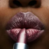 MAC Губная помада в стике с мерцающим финишем, 3 г, оттенок PLUM DANDY — фото 4