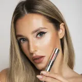 Delfy Cosmetics Губная помада в стике с эффектом сияния, оттенок CARAMEL — фото 3