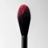 Inglot Универсальная кисть для макияжа из козьего ворса, для румян, бронзера, хайлайтера и пудры, 1 шт — фото 2