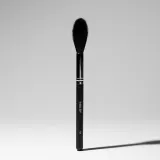Inglot Универсальная кисть для макияжа из козьего ворса, для румян, бронзера, хайлайтера и пудры, 1 шт — фото 3