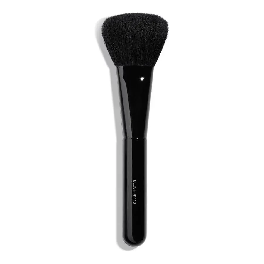 Кисть для румян Chanel PINCEAU BLUSH N110, 1 шт