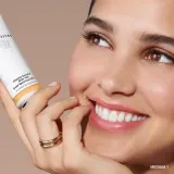 Крем-основа Bobbi Brown Skin Tint SPF 15, оттенок 3 - LIGHT — фото 5