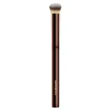 Hourglass Seamless Finish кисть для консилера в форме полумесяца, 1 шт — фото 1
