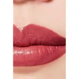 Помада для губ в стике Chanel ROUGE ALLURE L'EXTRAIT INTENSYWNA POMADKA. SKONCENTROWANY BLASK I PIELEGNACJA Z WYMIENNYM WKLADEM, оттенок 818 — фото 4