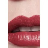 Помада для губ в стике Chanel ROUGE ALLURE L'EXTRAIT INTENSYWNA POMADKA. SKONCENTROWANY BLASK I PIELEGNACJA Z WYMIENNYM WKLADEM, оттенок 824 — фото 2