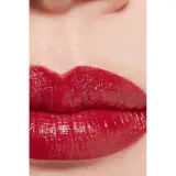 Помада для губ в стике Chanel ROUGE ALLURE L'EXTRAIT INTENSYWNA POMADKA. SKONCENTROWANY BLASK I PIELEGNACJA Z WYMIENNYM WKLADEM, оттенок 858 — фото 3