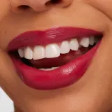 MAC MACximal сатиновая помада для губ, 3,5 г, оттенок MARASCHINO, MUCH? — фото 5