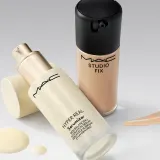 MAC Fix Fluid SPF 15 24HR Matte Foundation + Oil Control Тональный крем матирующий, оттенок NW44 — фото 5