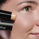 ARTDECO Skin Perfecting Face Stick тональный стик, 10 Fair Ivory/Neutral, дорожный формат, 11 г, оттенок 45 - MEDIUM SILK/WARM - Travel Size — фото 4