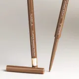 Nabla Cupid's Arrow Micro Eyeliner карандаш для глаз с ультратонким грифелем, дорожный формат, 0,075 г, оттенок BAROQUE - Travel Size — фото 4