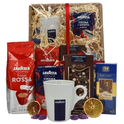 Подарочный набор — кружка, кофе Lavazza, чай и шоколад