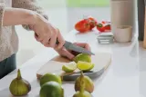 Нож для чистки овощей и фруктов BergHOFF Leo Balance 8,5 см, антипригарное покрытие, с чехлом — фото 2