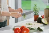 Нож поварской для зелени BergHOFF Leo Balance 14 см, с отверстием для очистки трав, антипригарное покрытие — фото 3