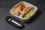 Ланч-бокс квадратный Black+Blum 1 л с вилкой и соусником, на 4 защёлках, морской синий — фото 4