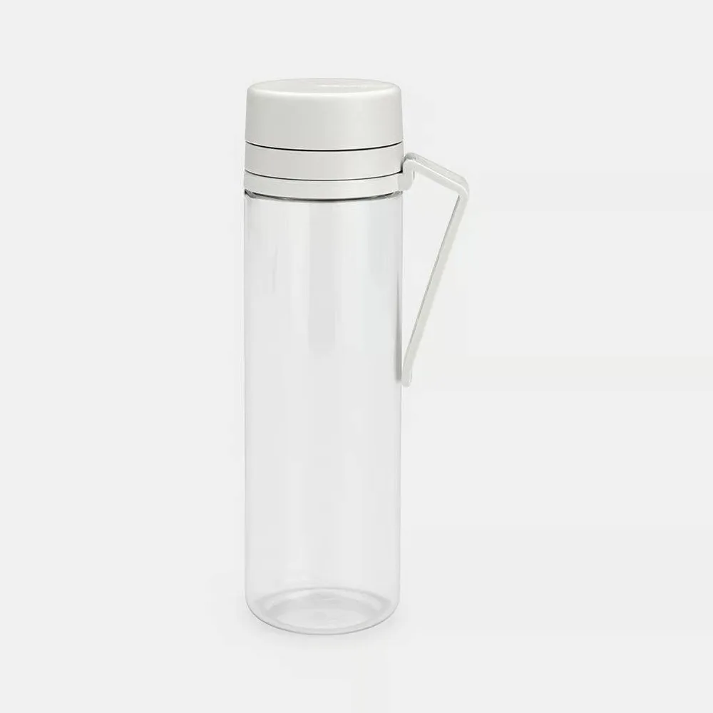 Бутылка для воды Brabantia Make & Take 0,5 л с ситечком для фруктов и трав, пластик, светло-серая Light Grey