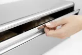 Хлебница прямоугольная Brabantia, лакированная нержавеющая сталь, перфорированное дно, 46.3 см, чёрная — фото 6