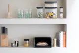 Хлебница выпуклая средняя Brabantia, лакированная нержавеющая сталь, 31.5 см, чёрная матовая — фото 5