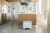 Мусорное ведро с педалью Brabantia Bo 11+23 л двухкамерное белое — фото 6