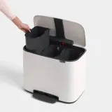 Педальное мусорное ведро Brabantia Bo 3 x 11 л, общий объём 33 л, белый — фото 3