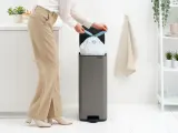 Педальное мусорное ведро Brabantia Bo 30 л, прямоугольное, сталь, платиновый — фото 6