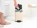 Мусорное ведро с педалью Brabantia Bo 4 л бежевое Soft Beige — фото 5