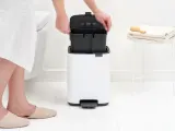 Мусорное ведро с педалью Brabantia Bo 7 л белое — фото 5