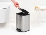 Мусорное ведро с педалью Brabantia Bo 7 л матовая сталь Fingerprint Proof — фото 4