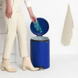 Мусорное ведро с педалью Brabantia NewIcon 20 л, Mineral Powerful Blue, синее — фото 4
