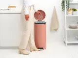 Мусорное ведро с педалью Brabantia NewIcon 30 л, нержавеющая сталь, медный цвет — фото 4