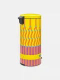 Мусорное ведро с педалью Brabantia NewIcon 30 л Yinka Ilori разноцветное — фото 4