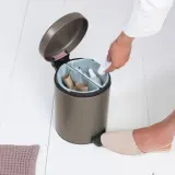 Педальное мусорное ведро Brabantia NewIcon Recykling 2x2 л для сортировки отходов, платиновый — фото 3