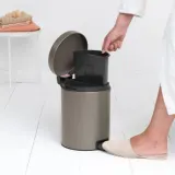 Педальное мусорное ведро Brabantia NewIcon Recykling 2x2 л для сортировки отходов, платиновый — фото 4