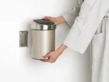 Мусорное ведро Brabantia Touch Bin 3 л металлическое золото, матовая сталь — фото 5
