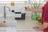 Органайзер для мойки Brabantia SinkSide 2,05 л, с поддоном и подвижной перегородкой, переработанный пластик, Dark Grey — фото 5