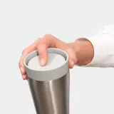 Термокружка Brabantia Make & Take 200 мл, вакуумные стенки, закрывается одной рукой, светло-серая Light Grey — фото 5