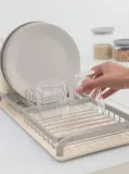 Сушилка для посуды Brabantia компактная, с корзинкой для приборов, алюминиевые дуги, 46,3 x 20 см, бежевая — фото 3