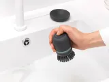 Щётка для посуды с дозатором Brabantia Sink Side, нейлоновая щетина, нескользящая ручка, 10,5 см, тёмно-серая — фото 2