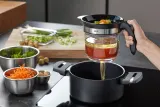 Жироотделитель GEFU FLUIDO 1 л, с ситом, пластик и нержавеющая сталь, 23 x 15 x 15 см, чёрный — фото 4