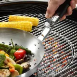 Вок для гриля GEFU BBQ 48,5 x 28 x 17 см со съёмной ручкой, нержавеющая сталь, для овощей на гриле и в духовке — фото 2