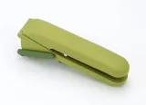 Пресс для чеснока Joseph Joseph Clean Force, пластик без BPA и нержавеющая сталь, 16 x 4,2 x 6 см, зелёный — фото 2