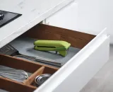 Пресс для чеснока Joseph Joseph Clean Force, пластик без BPA и нержавеющая сталь, 16 x 4,2 x 6 см, зелёный — фото 8