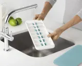 Форма для льда Joseph Joseph Duo Easy Release с крышкой, 14 крупных кубиков, 32,1 x 13 x 3,5 см, бело-синяя — фото 3